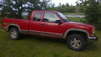 1996 Chevrolet K1500 Drivetrain good, runs well, trans works well, push button 4x4, differential wor...