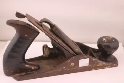 Vintage Stanley No. 4 Hand Planer – Timeless Craftsmanship for Woodworking Enthusiasts Step back int...