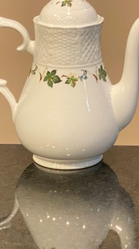 Vintage Simpsons Marlborough English Coffee / Teapot