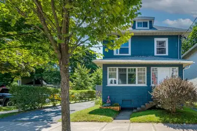 Beautiful 3-Bedroom Furnished Apartment in the Heart of Halifax - Available Jan 1 - June 2026 Lovely...