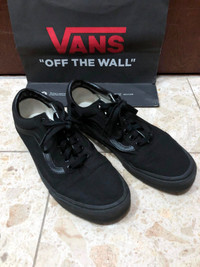 Used Vans Old Skool Shoes (Men's 9.5 in Black Canvas)