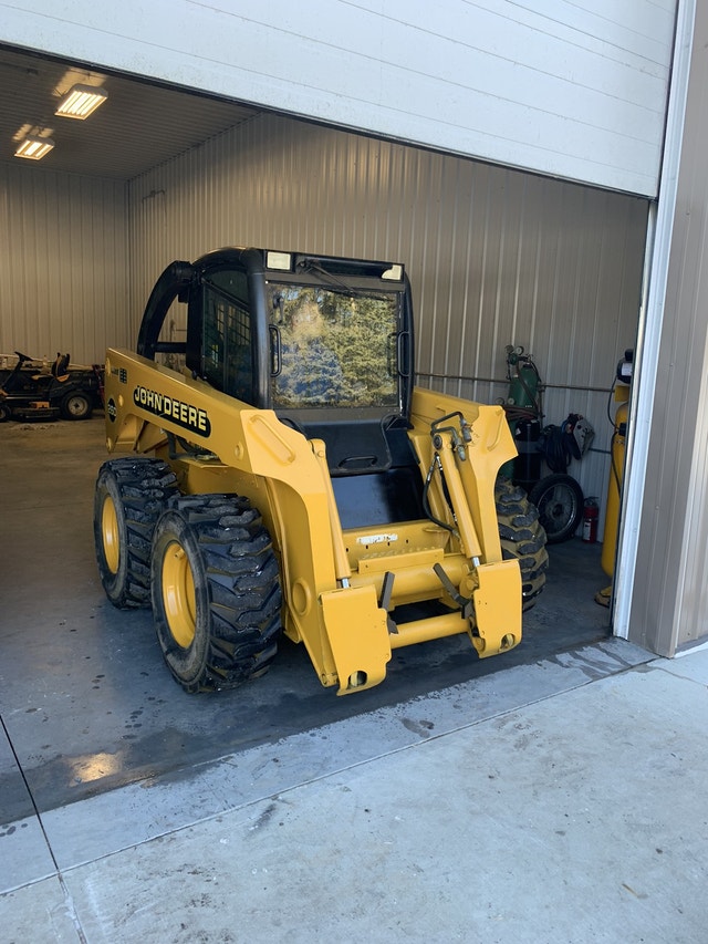JOHN DEERE 260 Skid Steer ***Sold Pending Pickup*** Heavy Equipment