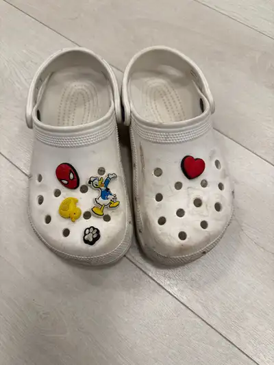 Size : 6 women, 4 Men