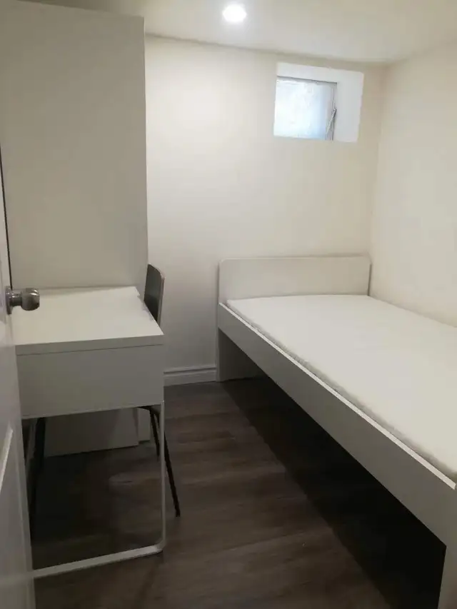 Bloor, @ Ossington TTC, Private Basement room rental-2Min to TTC