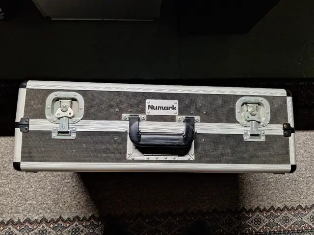 Dj mixer and case and cd players in Performance & DJ Equipment in Edmonton - Image 2