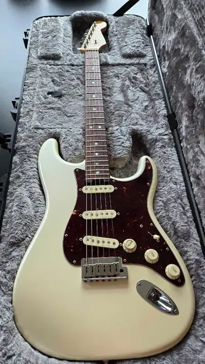 2016 Elite Stratocaster, View more