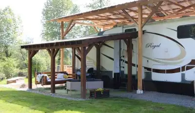 2008 Fleetwood Regal 325RKTS Fifth Wheel Quick Sale! $8,500 Location: Nanaimo, BC Forced to move out...