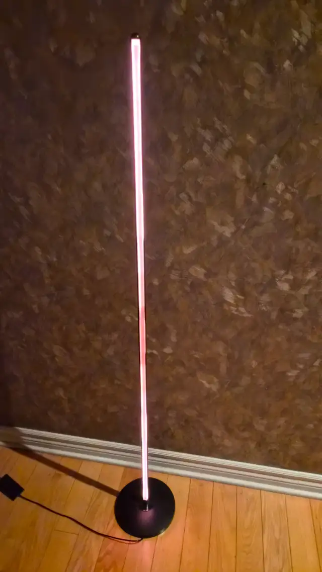 2 Lampes LED 25$ chacune *négociable* in Indoor Lighting & Fans in Laval / North Shore - Image 2