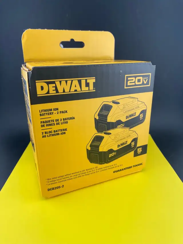 Dewalt DCB205 5AH 2 Pack Like New in Power Tools in City of Toronto - Image 2