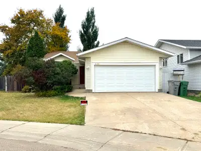 FOR SALE BY OWNER – LLOYDMINSTER, SK Asking $379,999 2606 42nd Ave Close Well-maintained family home...
