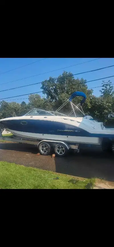 Chaparral Sunesta 244, 2008, 24 pieds, moteur 6.2 MPI Mercruiser, 475 heures, Gps Hummindird 698 ci...