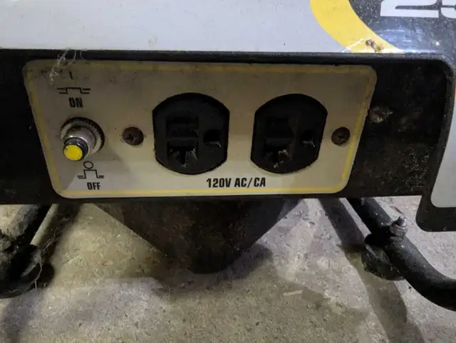 Coleman Powermate 2500 Generator in Lawnmowers & Leaf Blowers in Barrie - Image 4