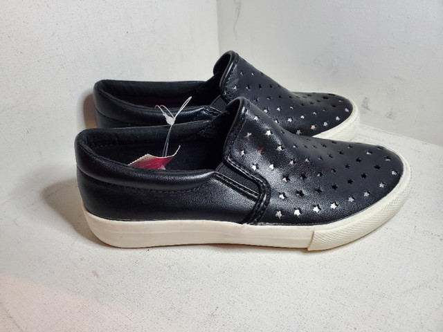 Girls shoes stars model size 13 black brand new / souliers fille dans Enfants et jeunesse  à Ouest de l’Île - Image 2