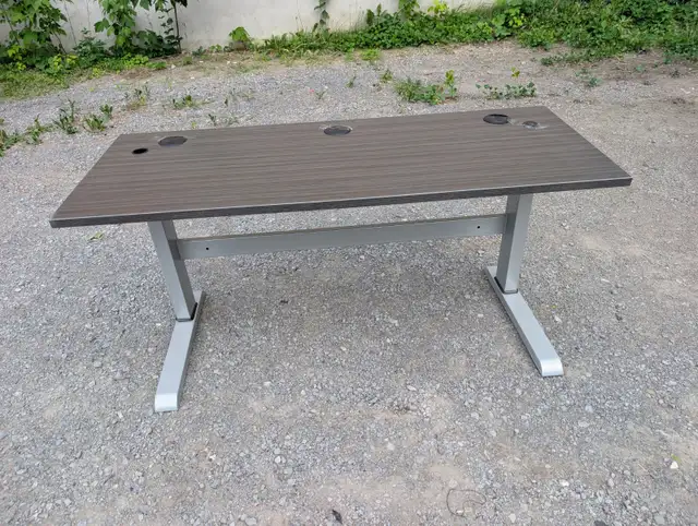 Manual Height Adjustable Desk – Commercial Grade – Free delivery in Desks in Ottawa - Image 7