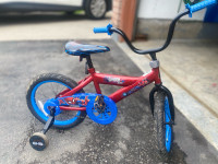 Spider-Man bicycle with free training wheels 