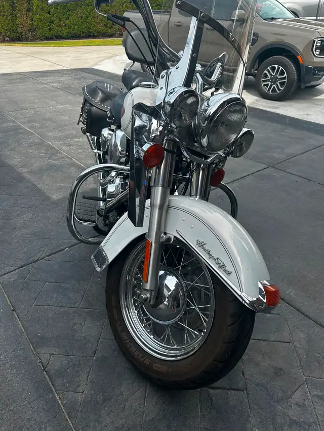 2001 Harley Davidson Heritage Softail Classic in Street, Cruisers & Choppers in Vernon - Image 4