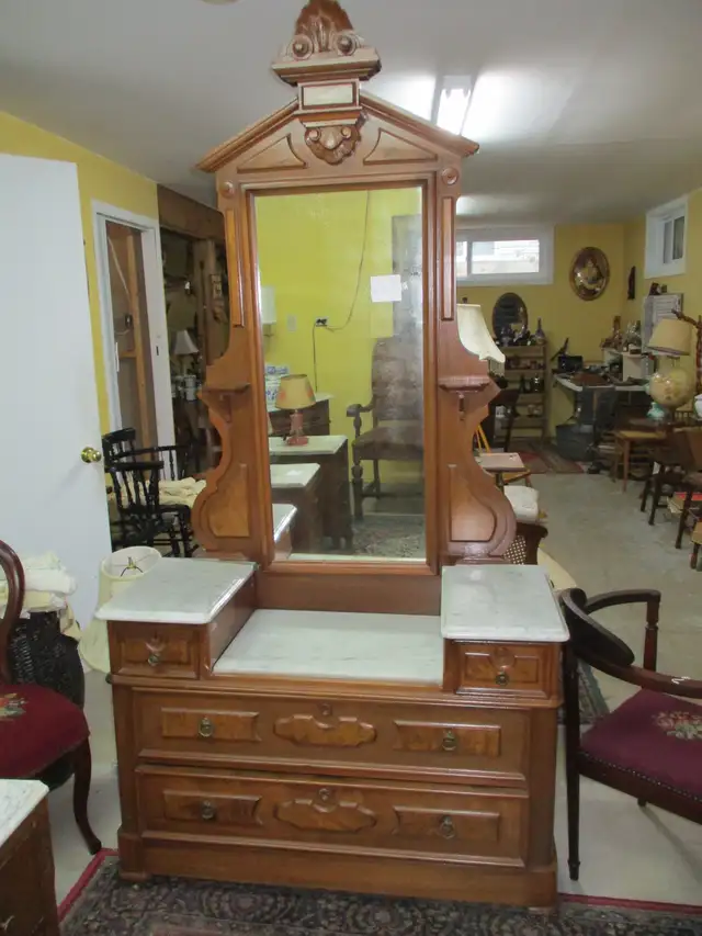 Ensemble de chambre a coucher style Victorien in Multi-item in City of Montréal - Image 3