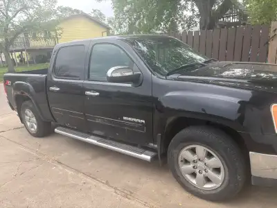 2010 gmc sierra z71 with a 5.3L engine & a 6 speed transmission. Seats 6 ..Regular maintenance was k...