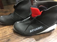 New Atomic nordic ski boots size 5