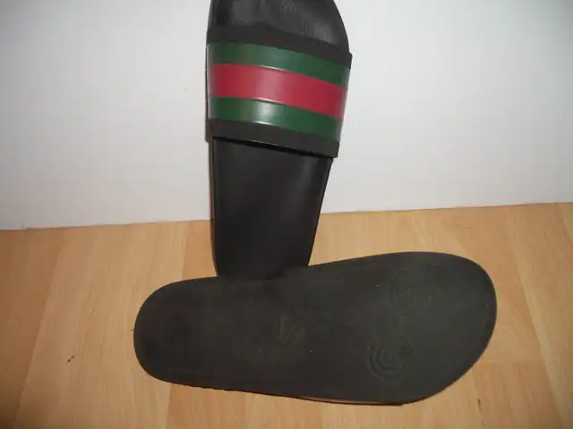 GG Gucci Pursuit 72 Slide Sandals #308234 size 10 US / 43-44 EU in Men's Shoes in City of Montréal - Image 5