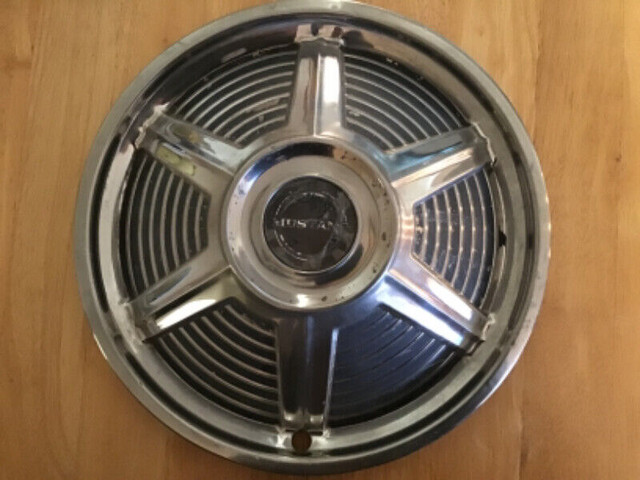 Mustang/Dodge Monaco/Mercury/Plymouth Duster hubcap in Tires & Rims in Kingston