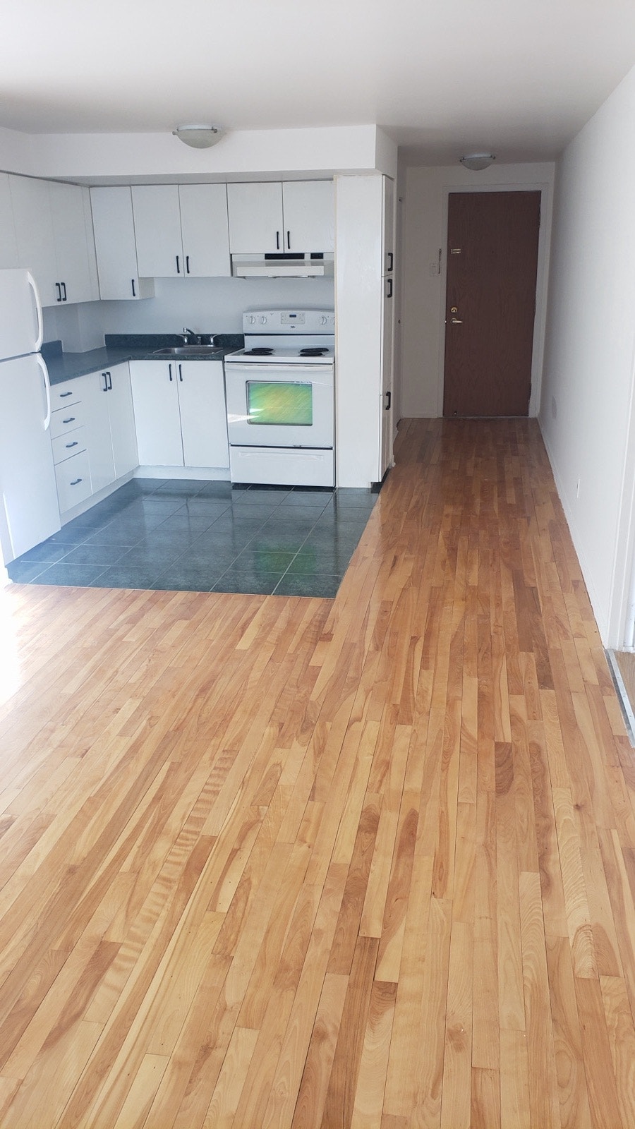 3½  GRAND Rénovés — PROMO !!! — photo 1
