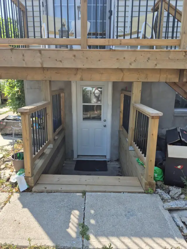 BEAUTIFUL, BRIGHT ONE BEDROOM basement apartment