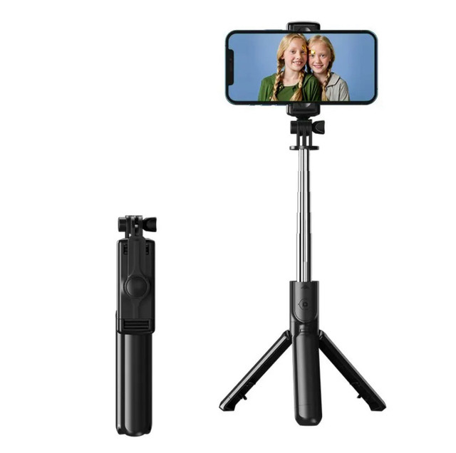 Tripod Selfie Stick in Cell Phone Accessories in City of Toronto - Image 2