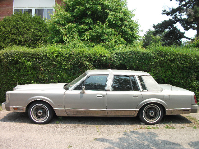 RARE 1988 LINCOLN TOWN CAR CARTIER FOR RESTORATION OR PARTS CAR in Classic Cars in City of Toronto