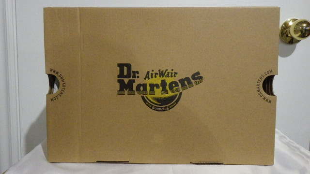 DR. MARTENS AIRWAIR WOMAN'S BOOTS WITH BOUNCING SOLES in Women's - Shoes in Oshawa / Durham Region - Image 2