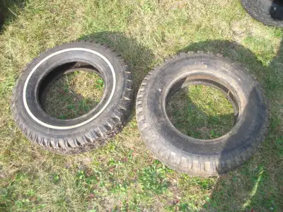 2 pneus Firestone neufs D78-14. 1 pneu Motomaster Toute Saison Radial 225/60R17. 4 Toyo 205/65R15 Hi...
