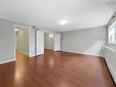 1 Bedroom - separate entrance, dedicated kitchen &car parking