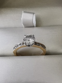 1.5 Carat Centre Diamond 18 kt  Gold Ring- over 2 ct total