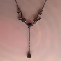 Fashion jewellery (necklace/bracelet)
