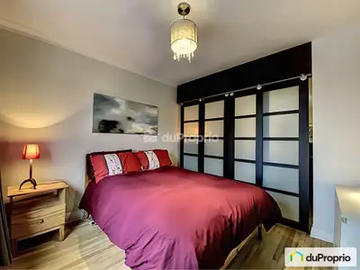 Situé sur le Plateau Mont Royal, au deuxième et dernier étage d’un triplex, chaleureux 3 ½ refait à...