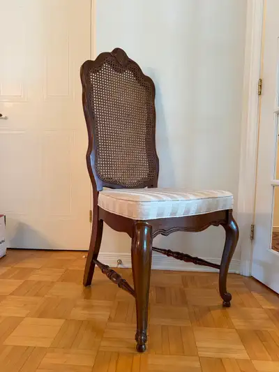 Stunning Dining Room Set in Excellent Condition, View more