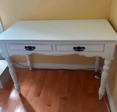 Jolie table bureau pour chambre ou autre Style un peu champêtre, presque neuve en bois blanchi 43x24...