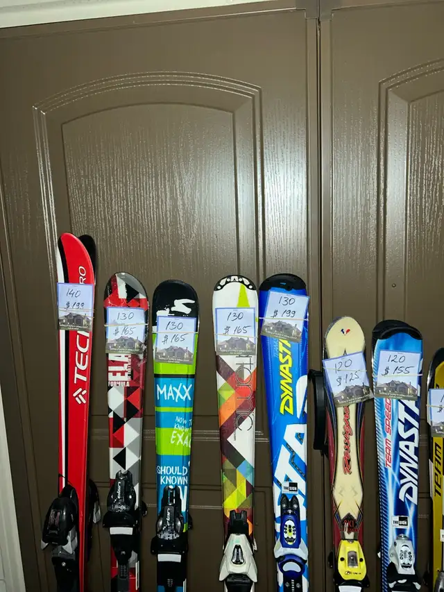 kids ski with boots  in Ski in Markham / York Region - Image 3