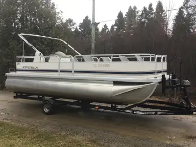 2010 ponton de pêche de 20 pieds en excellente condition très propre avec un moteur mercury 25 Hp 4...