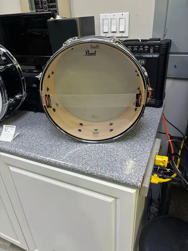Pearl Modern Utility Snare Drum 14x6.5 Satin in Drums & Percussion in Oshawa / Durham Region - Image 2