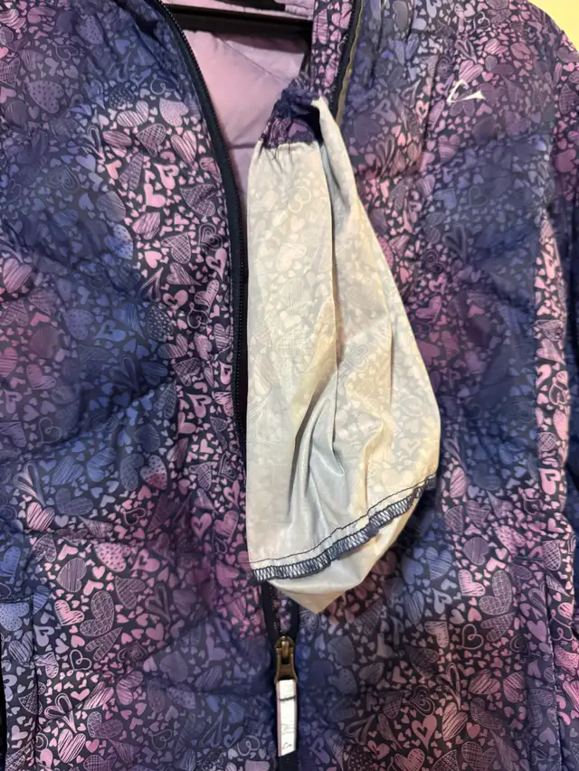 Early spring/fall girls coat-size 14/16 in Kids & Youth in Ottawa - Image 4
