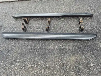 Fits 2017-2019 honda Ridgeline running boards small dent on right side