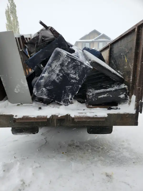 Calgary's Bestprice junk and garbage removal services 403852477162863252365186124