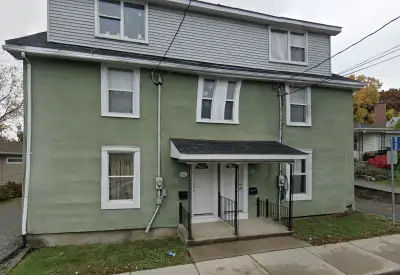 ROOM AVAILABLE NEAR QUEENS CAMPUS 8 MONTH LEASE SEP-APR