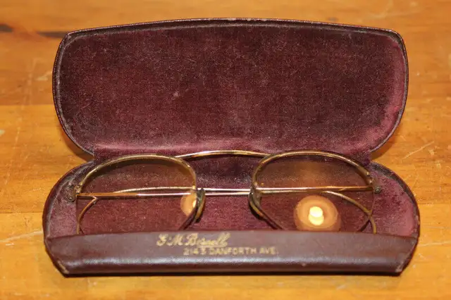 Pair of Old Spectacles In Case in Arts & Collectibles in London - Image 2