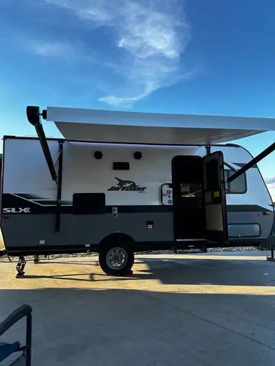 Used less then 10 times. Like new and ready for camping season! This 2022 Jayco 184BS is lightweight...