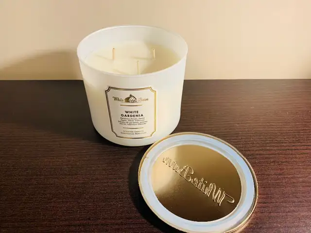 *New* White Barn - White Gardenia 3 Wick Candle in Home Décor & Accents in Markham / York Region - Image 3