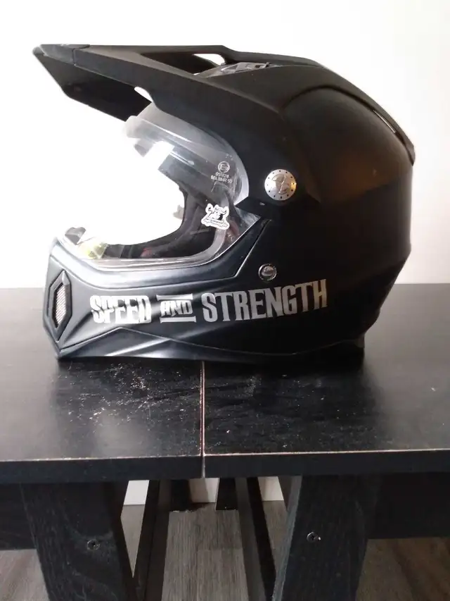 Motorbike Helmet in Motorcycle Parts & Accessories in Red Deer - Image 2