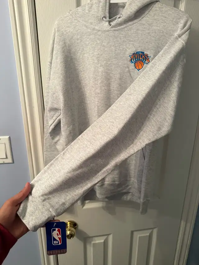 NBA New York Knicks Hoodie in Men's in Markham / York Region - Image 7