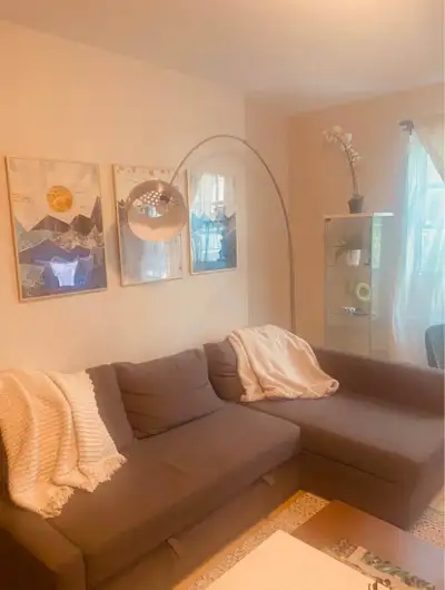 Appartement meublé à sous-louer au centre ville, station metro Concordia. Cosy et en bon état. 2 dép...